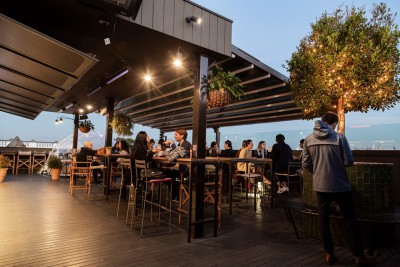 Retractable Roof designed to protect outdoor tables